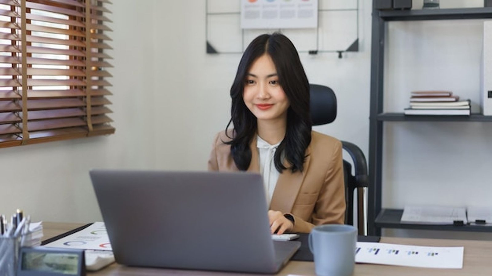 laptop lady